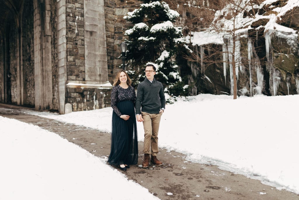 Winter maternity session in NYC Fort Tryon Park