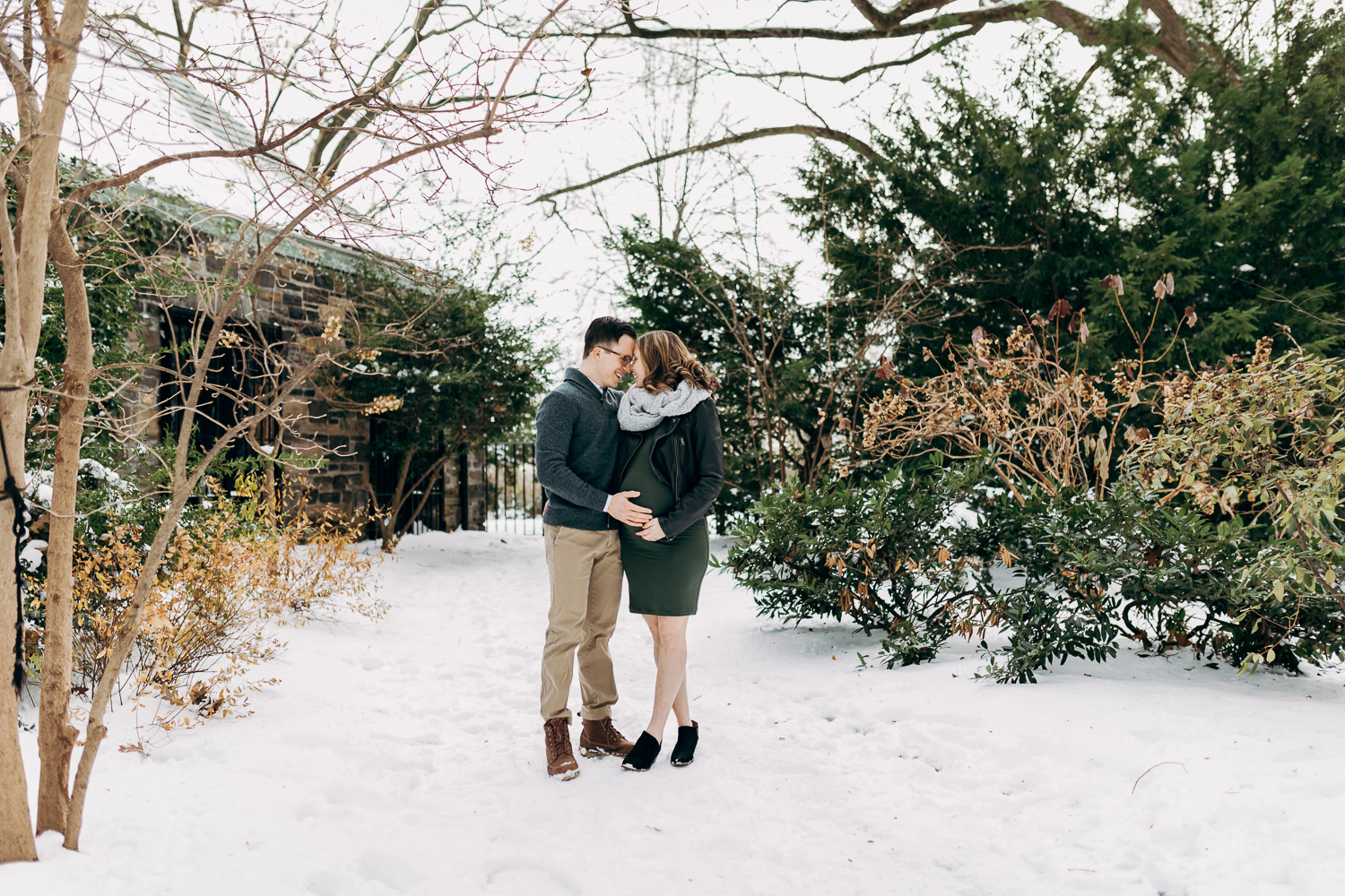 Outdoor Couples Winter Maternity Photo Pose and Outfit Inspiration in New York City Westchester County